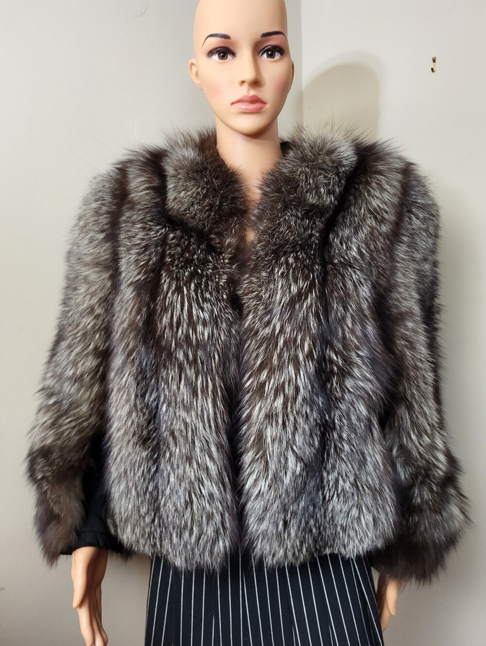 Luxurious Silver Fox Fur Jacket - Plush Gray Tones